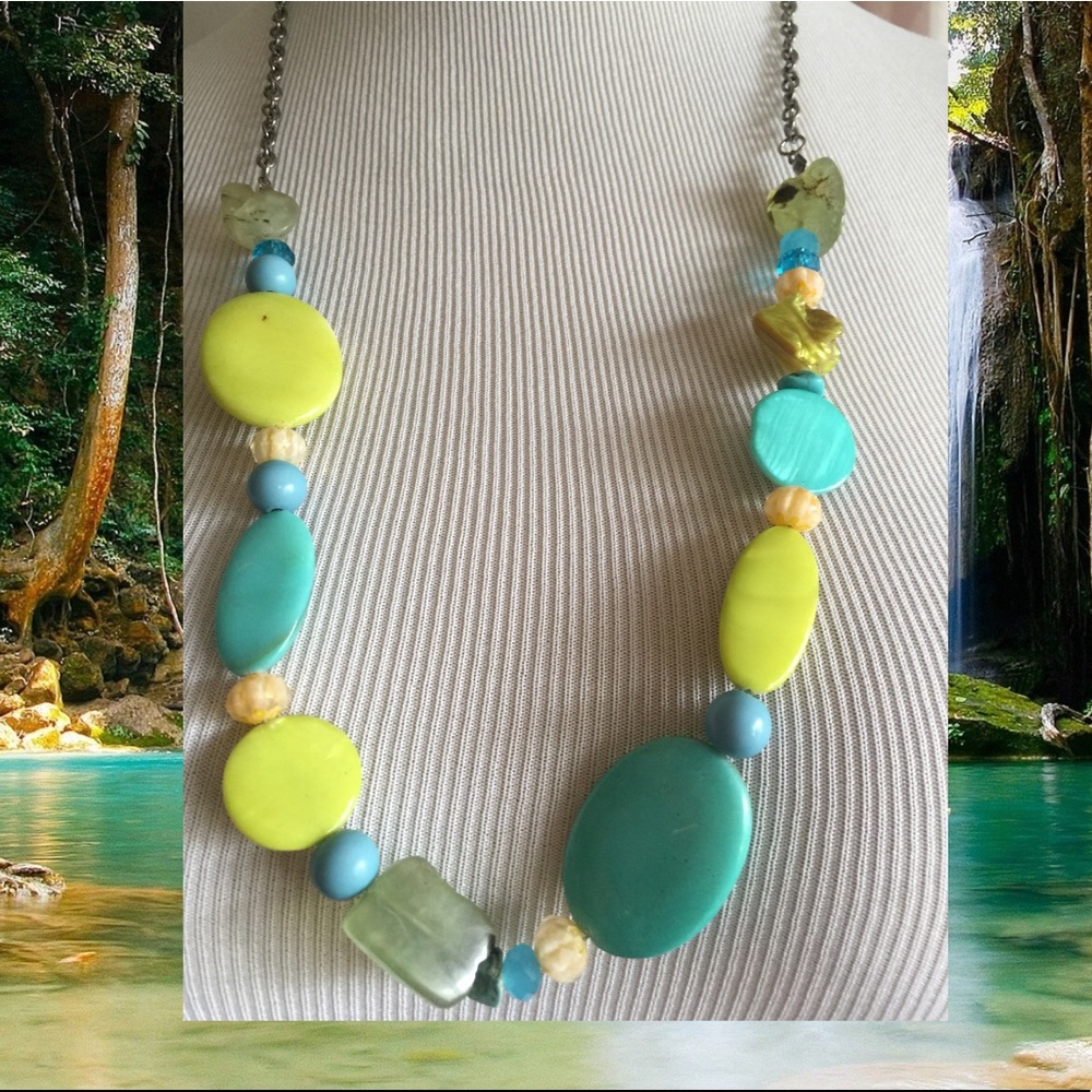 Single strand beaded fashion teal colors necklace